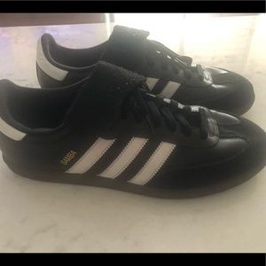 Adidas samba men’s indoor soccer shoes. Size 9.